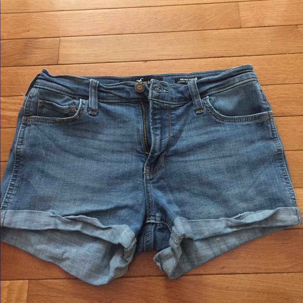 size 5 Hollister cut off shorts